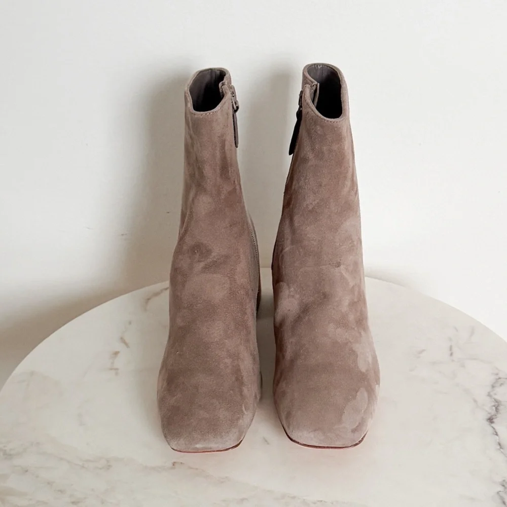 NEW Vince Kaye Suede Block Heel Woodsmoke Size 8